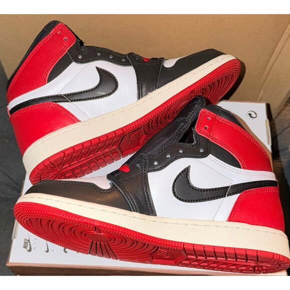 Air Jordan 1 Retro High OG ‘Black Toe Reimaged” - Size 4Y - Picture 2 of 5